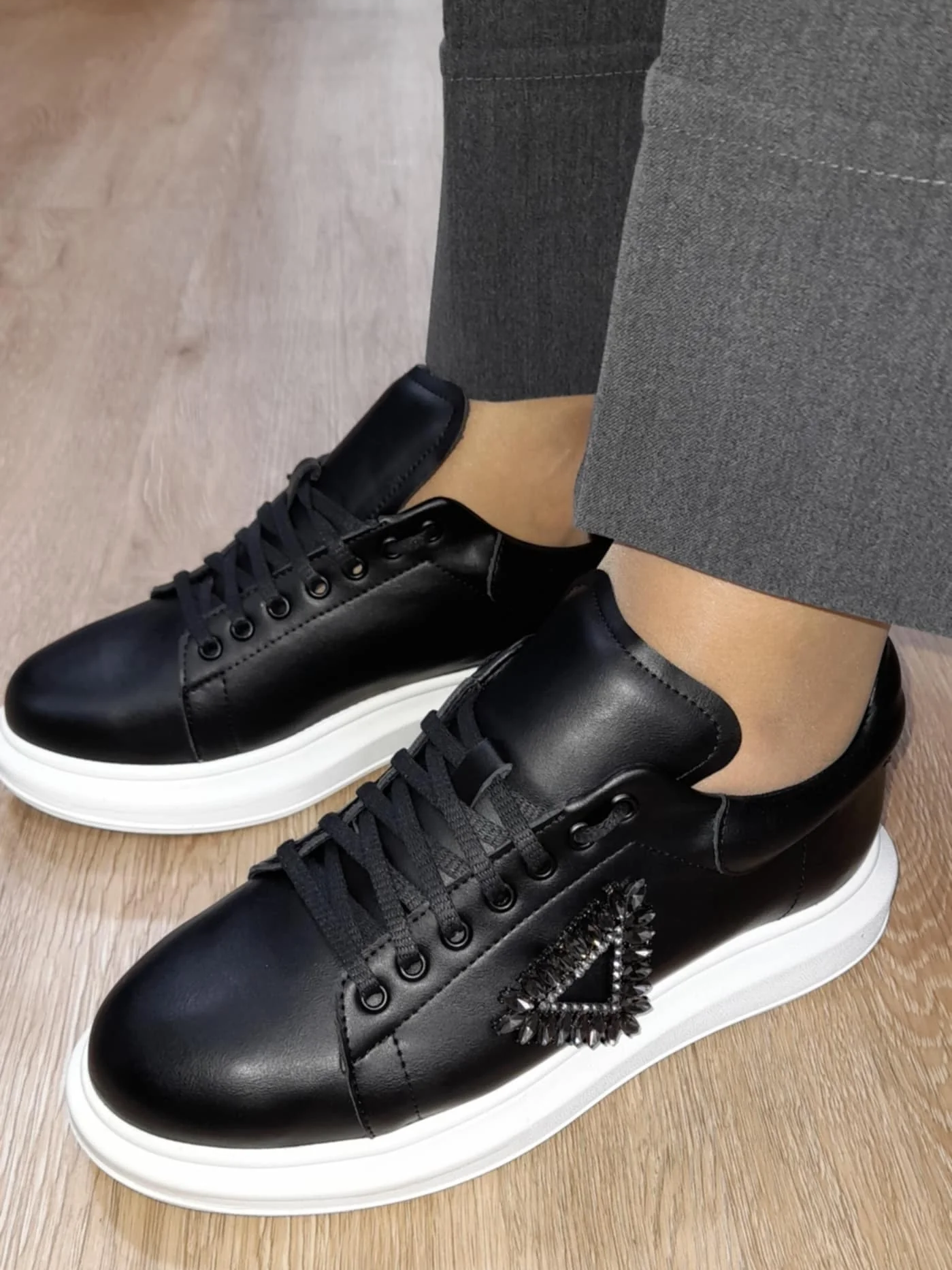 Γυναικεία δερμάτινα sneaker