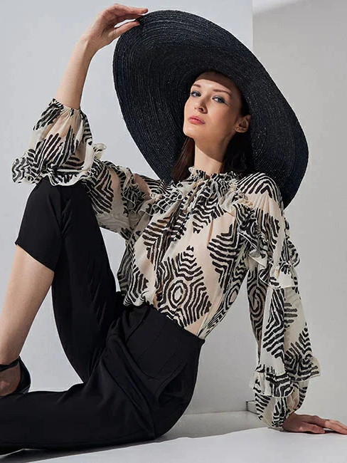 Γυναικεία Μπλούζα εμπριμέ με βολάν