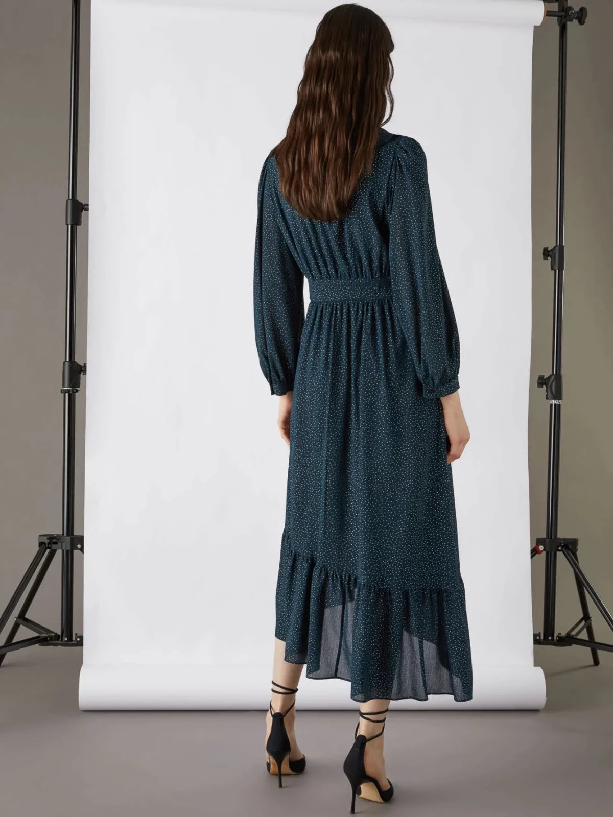 Ασύμμετρο φόρεμα με βολάν Emme Marella