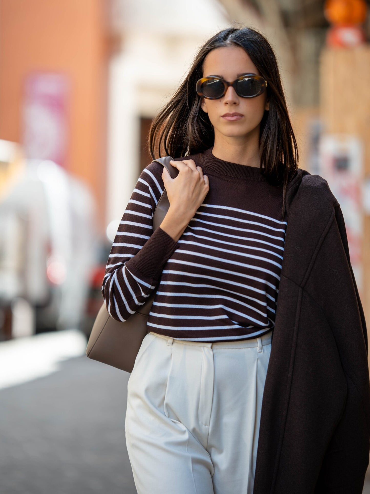 Γυναικείo Πουλόβερ με στρογγυλή λαιμόκοψη - ΣΚΟΥΡΟ ΚΑΦΕ