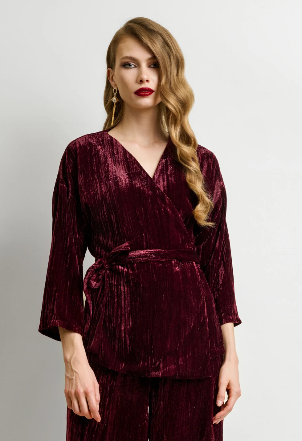 ΒΕΛΟΥΔΙΝΟ ΣΕΤ ΜΕ ΚΙΜΟΝΟ ΚΑΙ ΠΑΝΤΕΛΟΝΙ