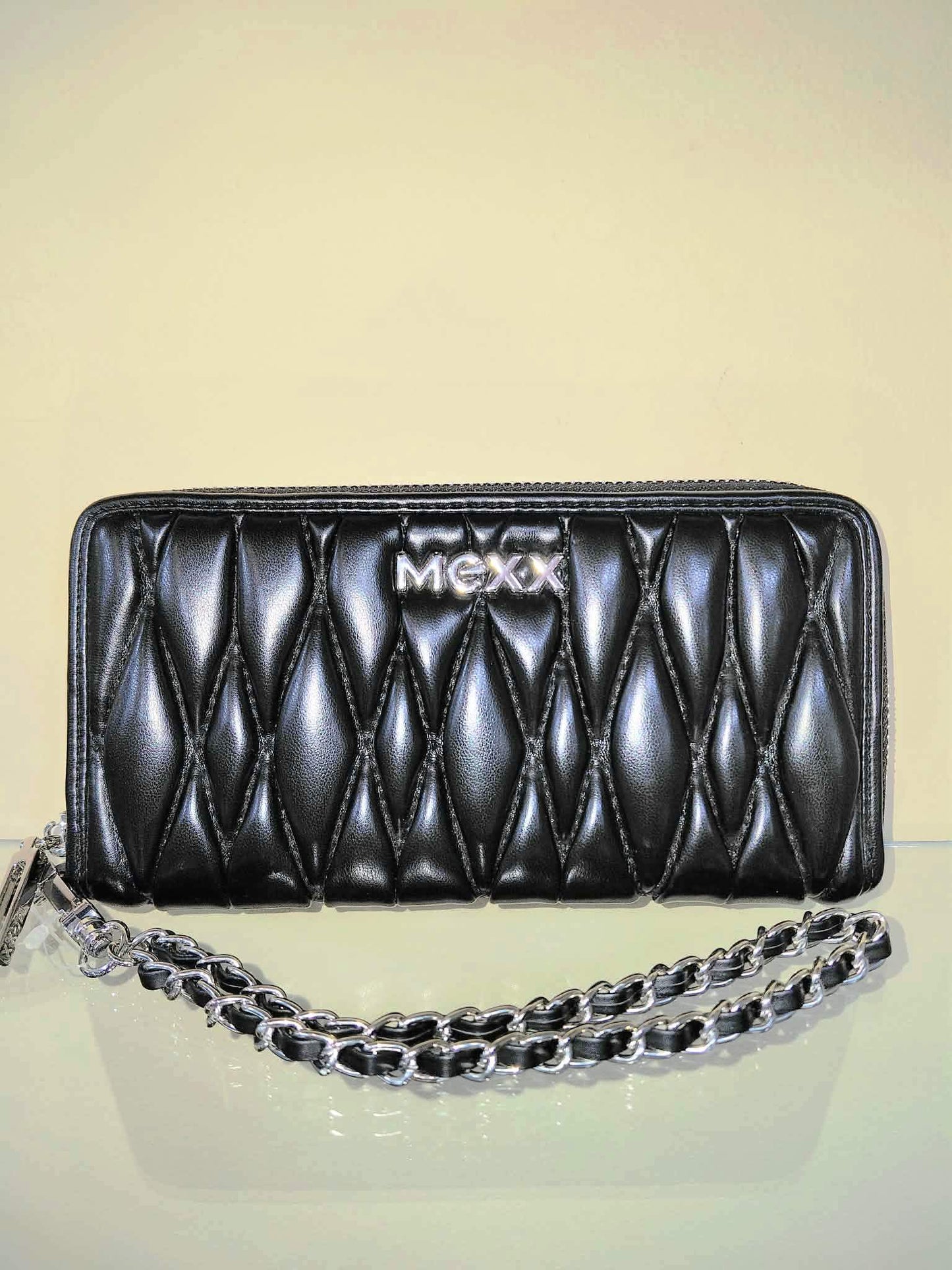 Γυναικείο πορτοφόλι καπιτονέ αποσπώμενο ασορτί λουράκι καρπού