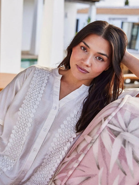 Γυναικείο μπλουζάκι με κέντημα κροσέ