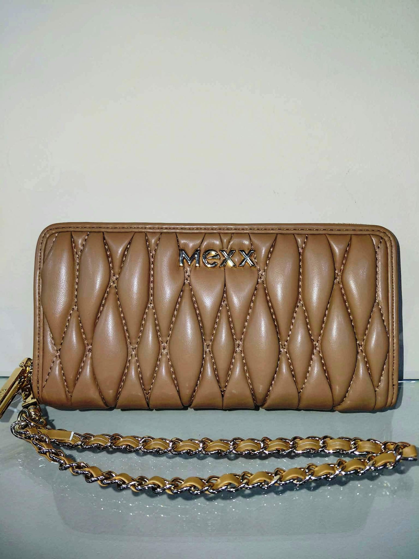 Γυναικείο πορτοφόλι καπιτονέ αποσπώμενο ασορτί λουράκι καρπού