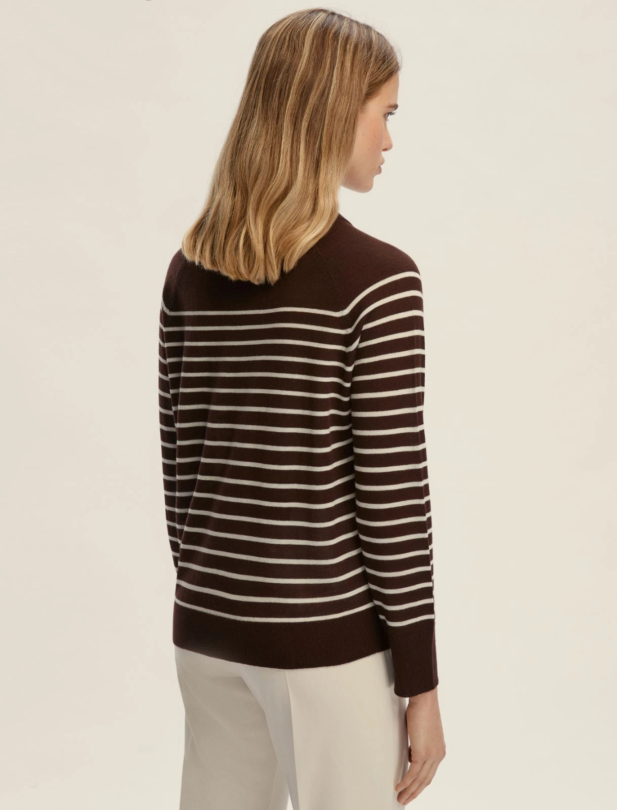 Γυναικείo Πουλόβερ με στρογγυλή λαιμόκοψη - ΣΚΟΥΡΟ ΚΑΦΕ