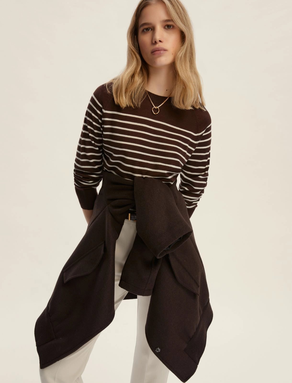 Γυναικείo Πουλόβερ με στρογγυλή λαιμόκοψη - ΣΚΟΥΡΟ ΚΑΦΕ