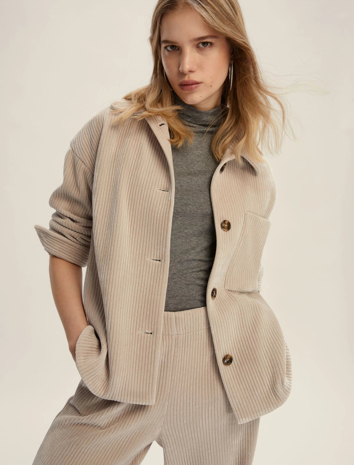 Γυναικείo Oversized ζέρσεϊ κοτλέ πουκάμισο - ΕΚΡΟΥ