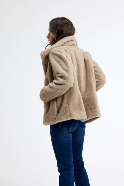 Γυναικεία Γούνα Εκρού