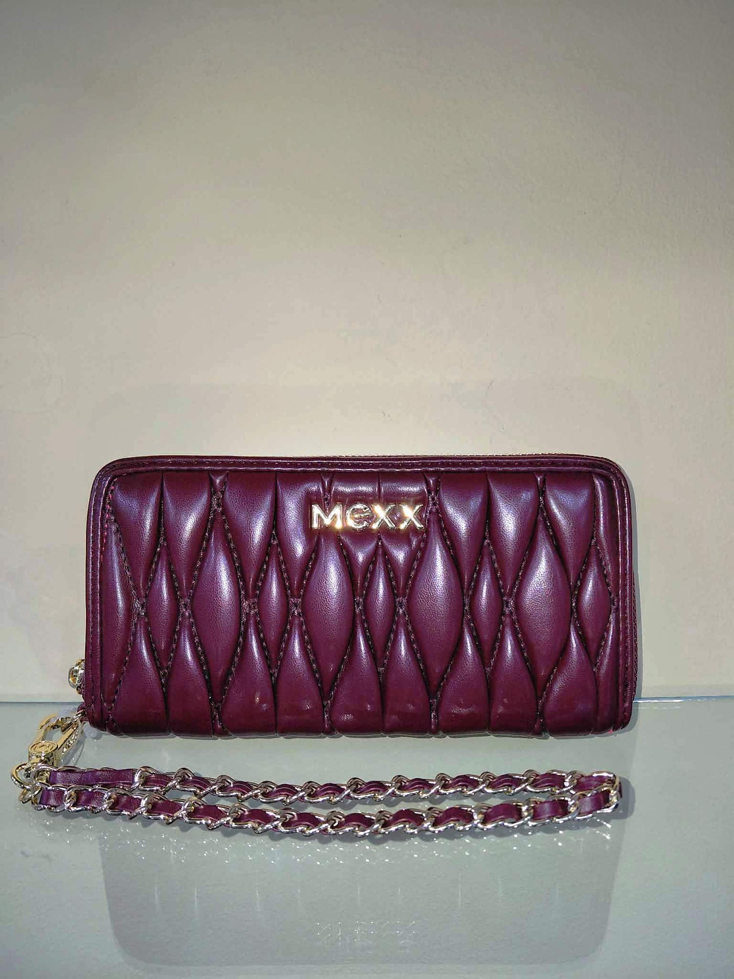 Γυναικείο πορτοφόλι καπιτονέ αποσπώμενο ασορτί λουράκι καρπού