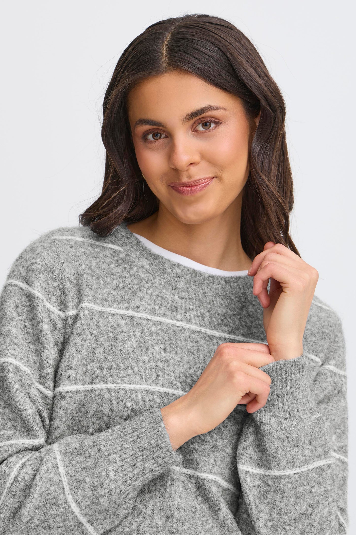 Γυναικείο πουλόβερ ριγέ-Γκρί