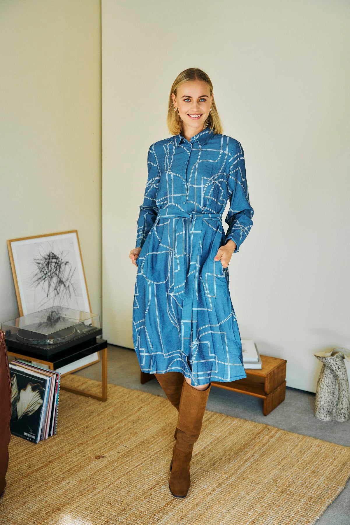 Γυναικείο σεμιζιέ φόρεμα με ζώνη -μπλε σιελ