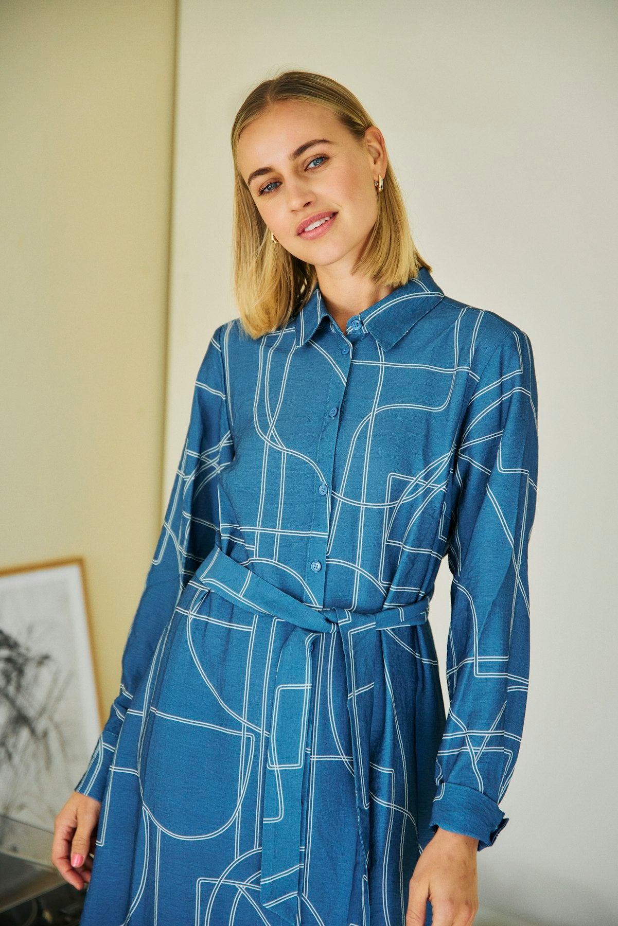 Γυναικείο σεμιζιέ φόρεμα με ζώνη -μπλε σιελ