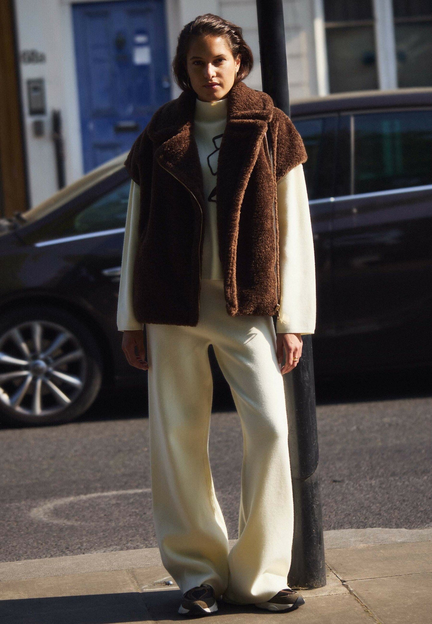 Γυναικείο σκούρο καφέ γιλέκο