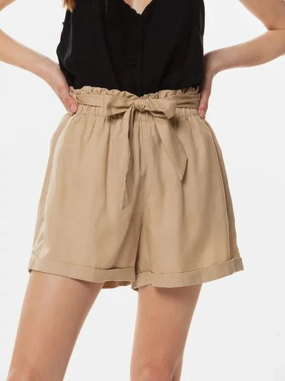 Σορτς με ρεβέρ και ζώνη